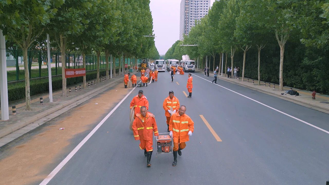 责任温暖丨郑州暴雨袭城，傲蓝得环境全力守护城市清洁