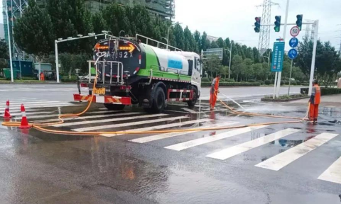 责任温暖丨暴雨不断，守护不止！致敬雨中逆行者